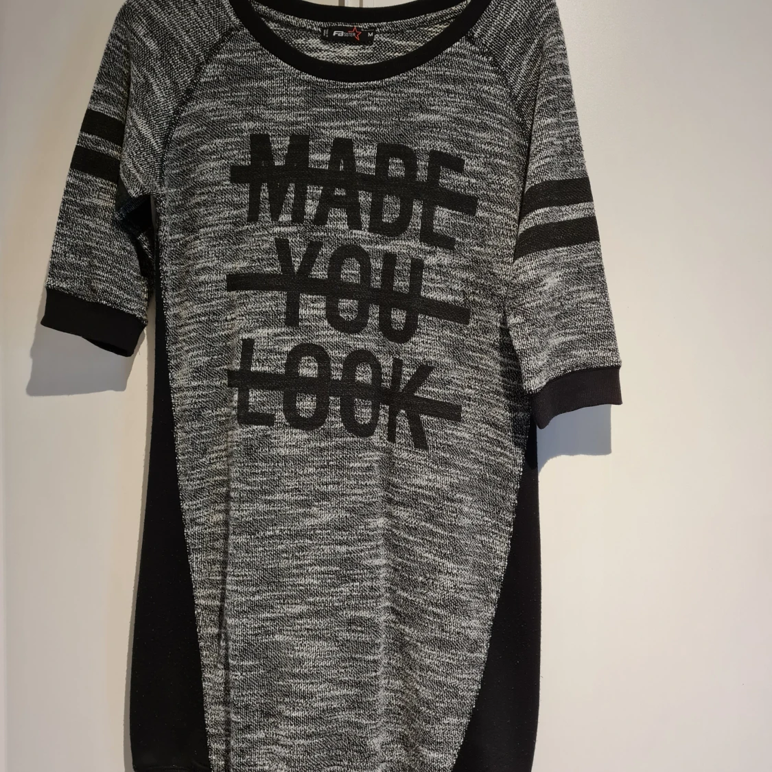 Svart och grå klänning 