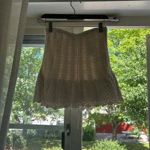 Kjol - Virkad sommar kjol. Super bra skick, jätte fin.