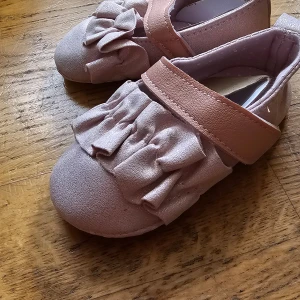 Ballerina skor i storlek 20 - Aldrig använda. 