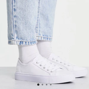 Sneakers  - Säljder dessa skorna då de inte har kommit till användning! helt nya! 