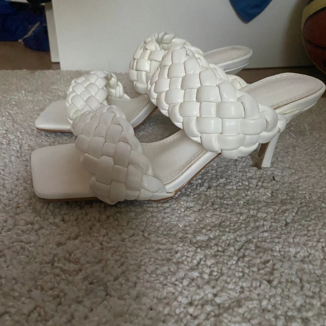 Vit klackskor  - 91