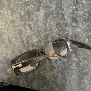 Versace solglasögon - Säljer mina ass coola Versace solglasögon då dom inte kommer till användning tyvörr för har andra 