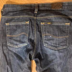 Köpte dessa jeans här på plick, men de var tyvärr lite för små och därför säljer jag dem vidare😊  Skriv vid frågor