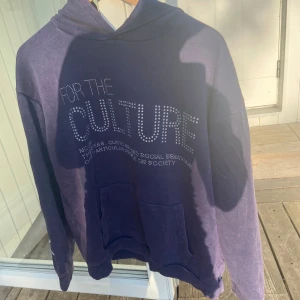For the culture Hoodie  - Aldrig använd ser nästan ut som den äkta förutom att hoodien saknar knappen vid kragen.