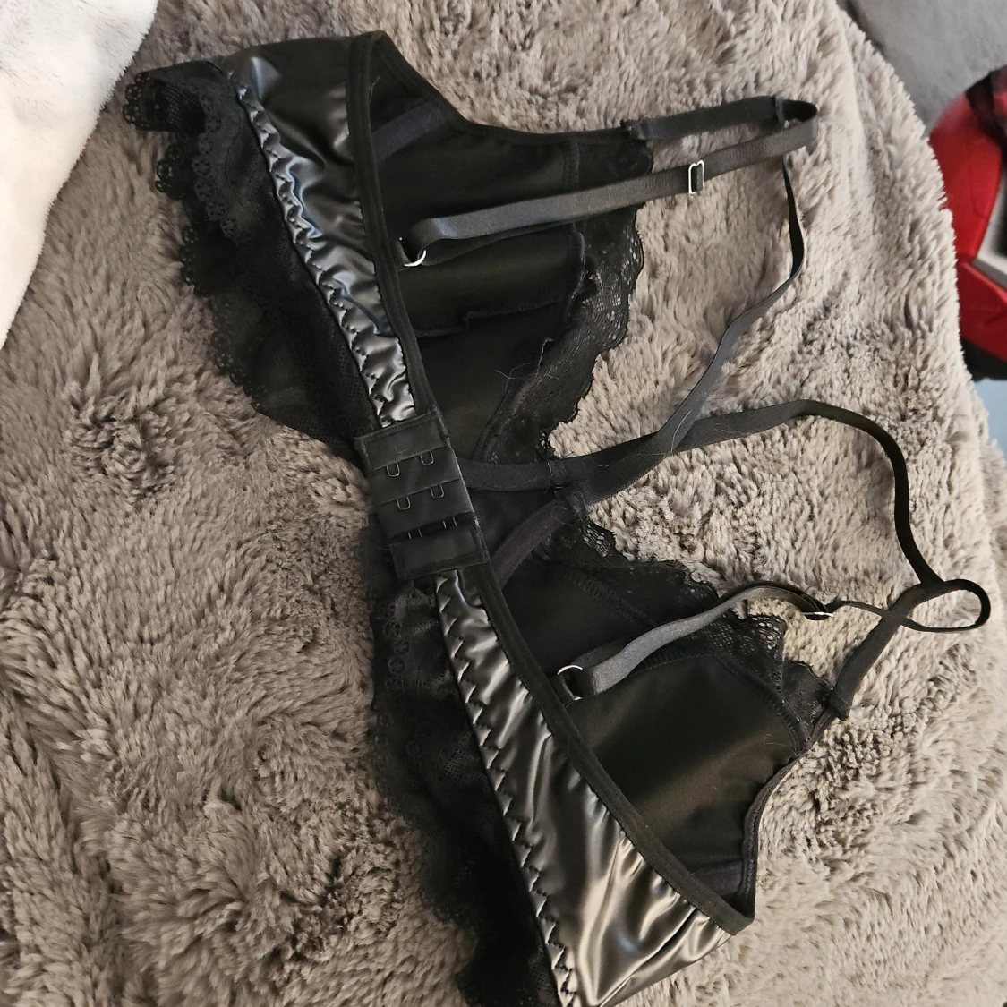 Svart bh "skinnimitation " - 91