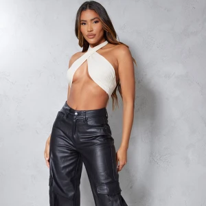 Topp - Halterneck topp som är helt oanvänd 🫶 I en crèmevit färg 