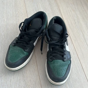 Air Jordan 1 low Green Toe - Feta jordans ganska använda men inte för slitna
