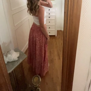 Långkjol - Sååå fin långkjol från Zara, använd 1 gång så i nyskick! ❤️