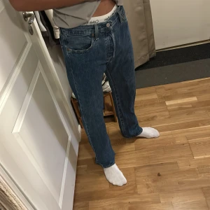 Levis jeans 501 - Hej säljer dessa jeans nu för att jag inte andvänder dem.  Andvända ett par få gånger och väldigt bra skötta.
