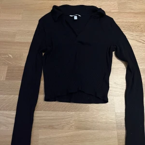 Topp från H&M  - Jättefin topp från H&M i storlek M