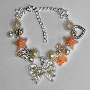 ‘Princess’ Orange Y2k Handgjort Armband  - Längd: 16 - 22 cm. Kan mötas upp i Örebro.  Super fint armband 🧡🍑🍊