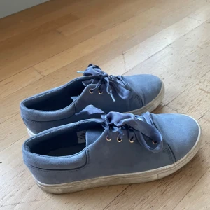 Blåa sneakers Ivy revel  - Blåa sneakers Ivy revel  i fint skick