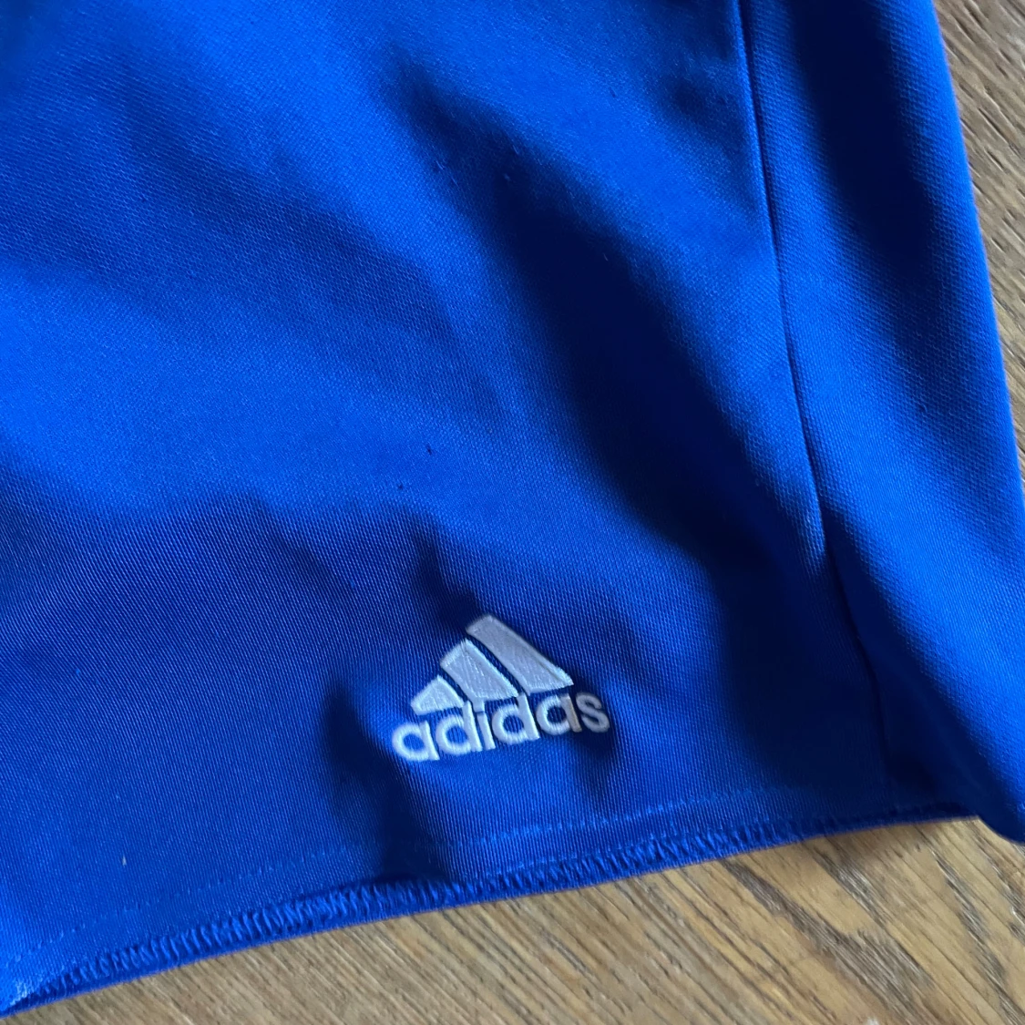 Adidas shorts i storlek 152 - 90