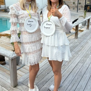 By Malina klänning - Själjer denna fina klänning då jag inte får användning av den längre. Endast använd en gång 💕 Pris går att diskutera !!