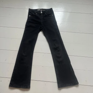 Jeans bootcut  midwaist  - Jeans bootcut midwaist storlek 146 använda men bra skick ! 