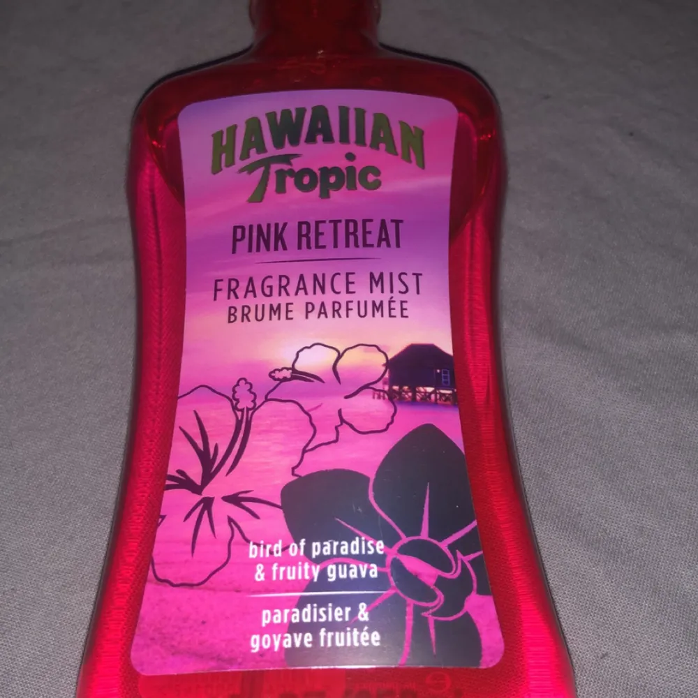 Hawaiian tropic parfym med exotisk och fruktig doft.  Oanvänd (kände inte att doften passade mig, därför säljer jag). Övrigt.