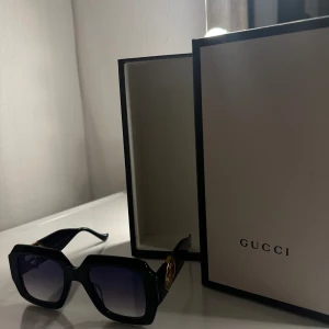 Solglasögon  - Använd minst 2-3 gånger jätte bra i skick och fina 