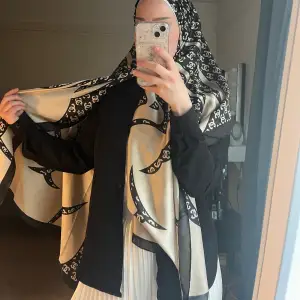 Lång scarf bra kvalitet  med tag🩷