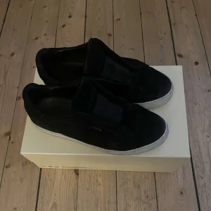 Axel arigato skor - Arigato skor i väldigt bra skick! Priset kan diskuteras vid snabb affär.  Inga byten.