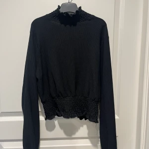 Topp   - Topp från NA-KD. Nyskick.