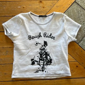 Brandy melville croptop - Fin croptop från Brandy, 100% bomull och i fint skick