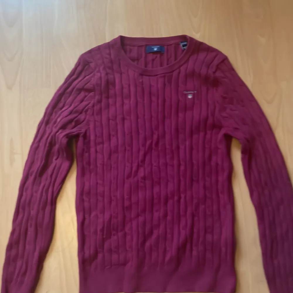 röd/vinröd gant sweater. Tröjor & Koftor.