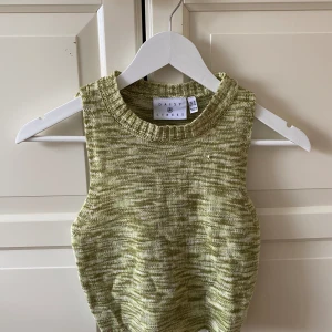 Söt grön stickad topp - Fin stickad topp i bra skick!