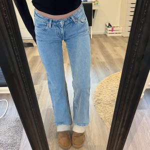 Weekday jeans  - Lågmidjade jeans ifrån weekday, sitter som en XS 🧡 Använda väldigt få gånger! (jag är 170) 