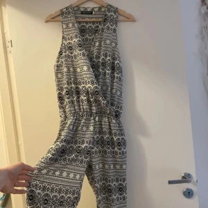 Jumpsuit -  Aldrig använt. 