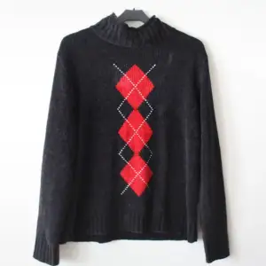 Supermysig svart tröja med röda och vita detaljer. Från Pahladium, storlek M!