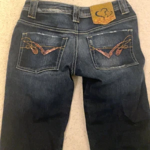 vero moda jeans -  passar mig som är 1,65, vintage, fina detaljer 