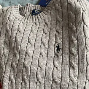 Ralph lauren stickad tröja (grå) - Riktig fräsch Ralph lauren tröja till ett schysst pris