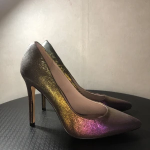 Damskor  - Damskor i nästan ny skick strl 38