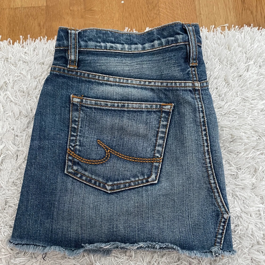 Lågmidjad jeanskjol  - 91