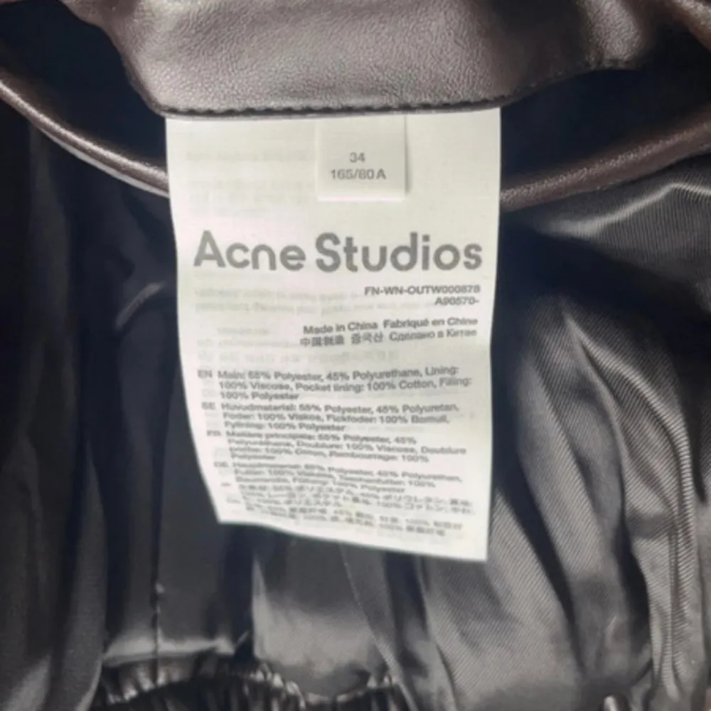 Sought after jacket from Acne Studios, comes in a very nice puffy and slightly oversized fit. Has only been tried on, never used! Tagged 34, fits 34-36. Col. Brown. Jackor.
