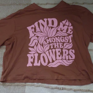 T-shirt - Jättefin t-shirt, sitter som en S ungefär.❤️Knappt använd så i fint skick!