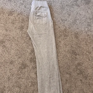 Juicy byxor  - Byxor säljes i fint skick