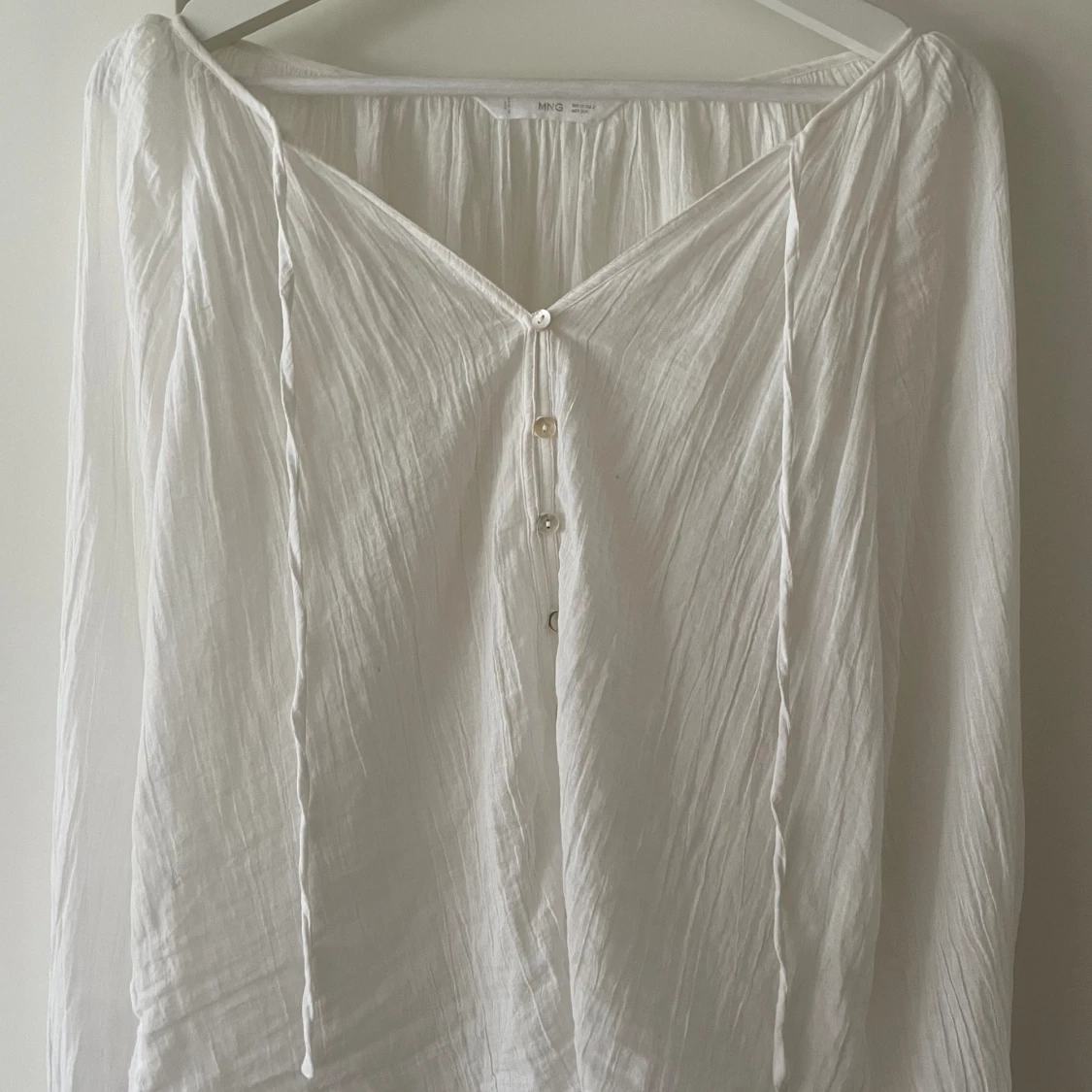 Vit blus/skjorta MANGO