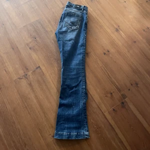 Ltb Jeans - Ltb Jeans i storlek w28/L32. Sitter bra på folk som har 36/38 eller S/M. I nyskick. Använda 1-2 gåner max. Modell Fallon. 💕💕