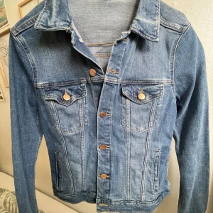 Jeans jack  - Aldrig använd för att den är för liten för mig