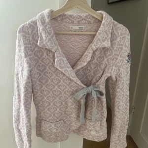 Odd Molly kofta  - Odd molly kofta i fint skick. Storlek 0 som enligt Odd Mollys sida ska motsvara storlek xs💗