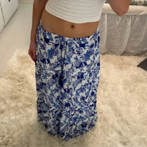 Långkjol - Säljer denna fina långkjol perfekt till sommaren 😍😍