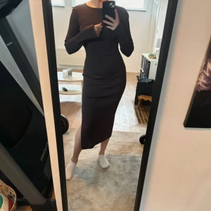 NAKD Brun klänning - Så fin brun långklänning! Aldrig använd! 💓