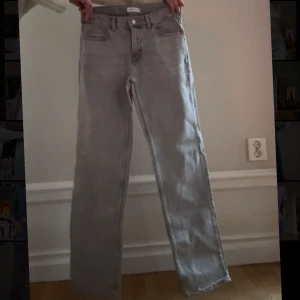 GRÅA ZARA JEANS - Nyskick!