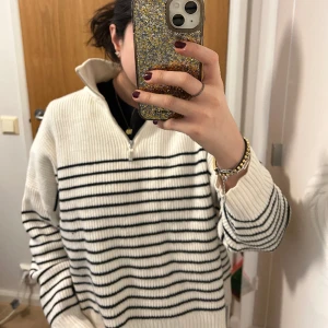 Randig slutsåld populär tröja!  - En randig slutsåld och populär tröja. Nyskick. 