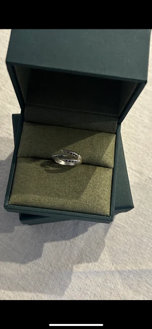 Maria Nilsdotter ring   - Jätte bra skick, köpt för cirka 2500kr och finns inte längre att köpa