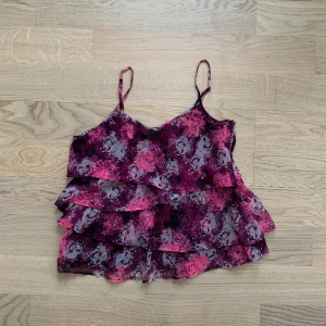 Fesstopp från H&M - Säljer denna söta topp ifrån H&M 😊 storlek 38 