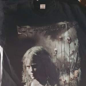 Band T-Shirt med Nevermore tryck på front och rygg