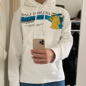 Helmut Lang Hoodie - Hej, säljer en Helmut Lang Hoodie som ej finns att köpa längre. Hör gärna av dig vid frågor!