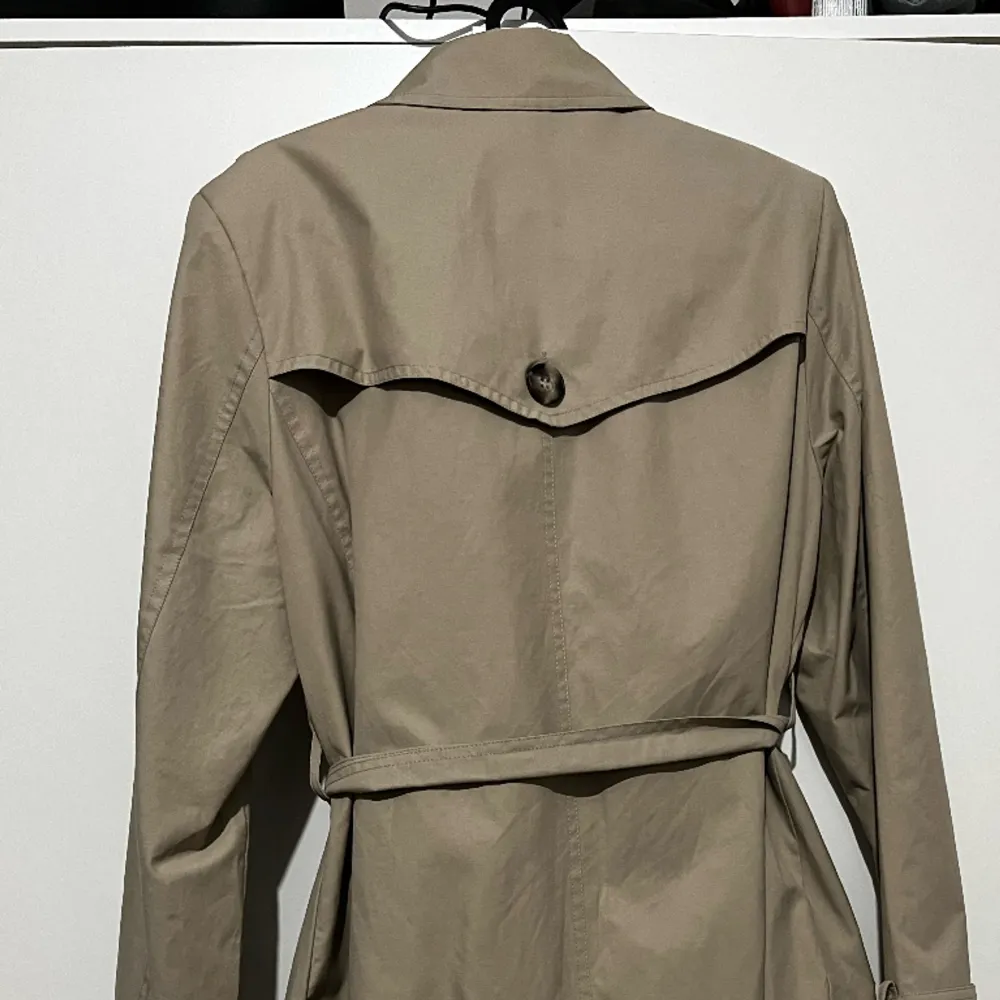 A cellbes Trenchcoat in excellent condition (never worn). . Jackor.